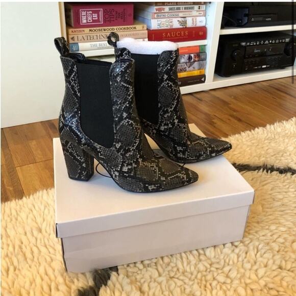 NWT Steve Madden Subtle Snake Embossed Boot - Picture 1 of 7